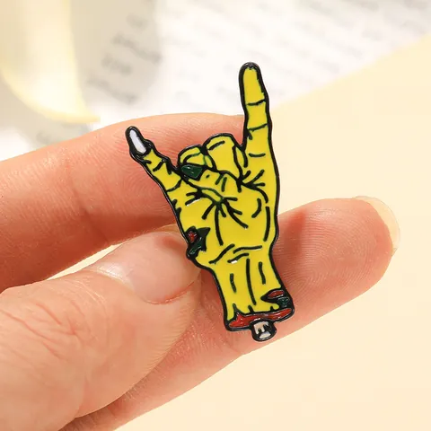 Kreative Zombie Mumie Hand Geste Emaille Brosche Pin Legierung Abzeichen Schmuck Geschenk Für Denim Jacke Rucksack Damen Herren