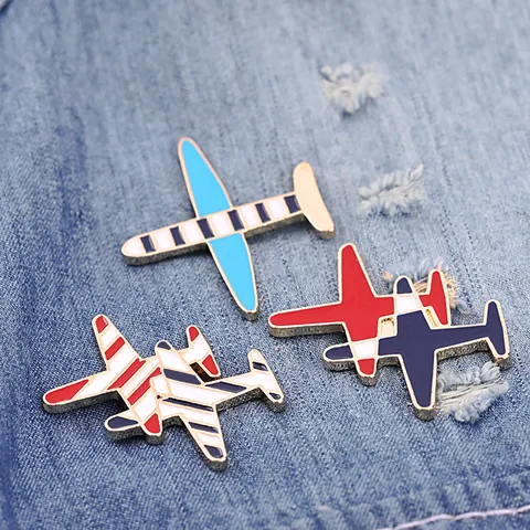 Fashion Alloy Enamel Airplane Brooch Pin Creative Striped Cartoon Aircraft Lapel Pin For Women Men Bag Clothing Decor