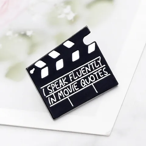 Broche de Esmalte de Claqueta de Cine Retro Slogan I Speak Fluently In Movie Quotes Pin de Aleación Amantes del Cine