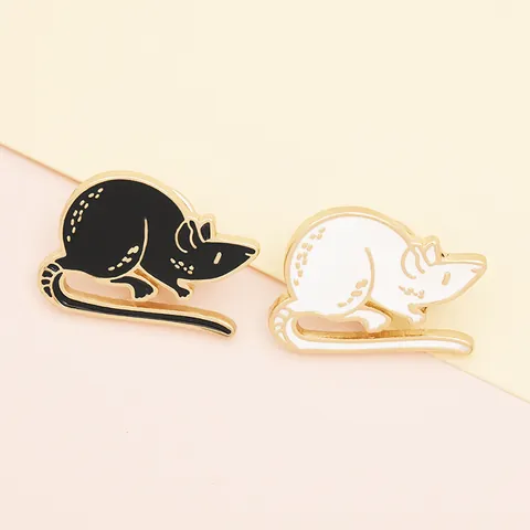 Simpatica Spilla a Forma di Topo in Smalto Spilla Creativa Animale Anno del Topo in Lega Bianca e Nera per Vestiti Borse Studenti Donne Gioielli Regalo