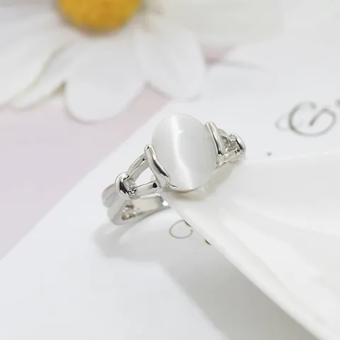 Anello in Lega Colore Argento per Donna Elegante Minimalista Traforato Ovale Bianco Pietra Occhio di Gatto Gioielli Dito