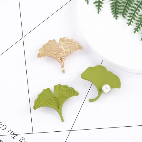 Elegant Alloy Ginkgo Leaf Brooch Pin For Women Matte Gold Green Leaf Jewelry With Faux Artificial Pearl Accessories For Daily Party
