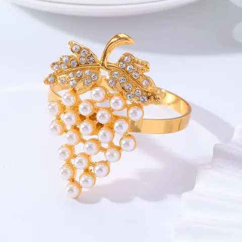 Alloy Grape Napkin Rings Artificial Pearl Rhinestone Elegant Dining Table Decoration Wedding Banquet Party Decor Gold Silver Style