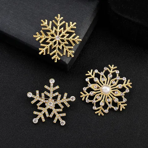 Elegant Snowflake Brooch Pins For Women Alloy Rhinestone Faux Artificial Pearl Christmas Winter Holiday Jewelry Anti-exposure Buckle
