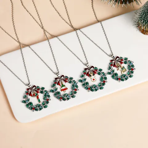 Collana con Ciondolo a Ghirlanda di Natale Smalto Strass Lega Gioielli Festivi Pupazzo di Neve Renna Babbo Natale Campana Fiocco di Neve