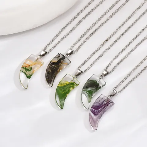 Vintage Alloy Crescent Moon Pendant Necklace Colorful Fluid Resin Pattern Geometric Tooth Horn Chain Jewelry Women Men