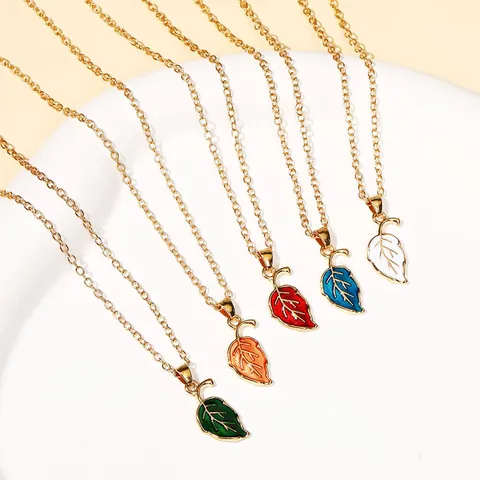 Minimalist Alloy Enamel Leaf Pendant Necklace For Women Colorful Drip Oil Botanical Jewelry Gold Plated Chain Necklaces Fashion Accessory