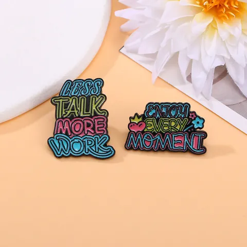 Motivierendes Emaille-Pin-Set Less Talk More Work Enjoy Every Moment Hard Work Proud Awesome Legierung Abzeichen Brosche