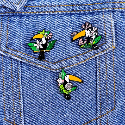 Broche de Esmalte de Tucán Tropical de Dibujos Animados Aleación de Zinc Pájaro Flor Hoja Pin Insignia de Metal Dulce Para Bolsos Ropa