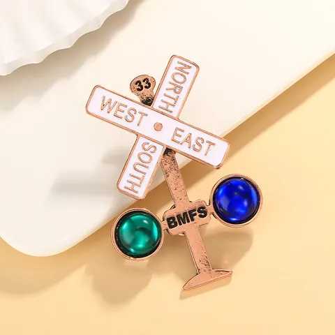 Vintage Legierung Ampel Wegweiser Brosche Emaille Eisenbahn Kreuz Nadel Mit Blau Grünen Edelsteinen Für Unisex Kleidung Deko