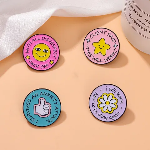 Grappige Cartoon Emaille Pin Set Motiverende Citaat Legering Badge Smiley Daisy Duim Omhoog Broche Voor Jas Rugzak Sieraden