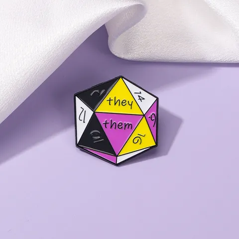 Creatieve Legering D20 Dobbelsteen Emaille Speld Cartoon Letters Geometrie Numerieke Badge Voor Rugzak Kleding Accessoire Unisex Sieraden