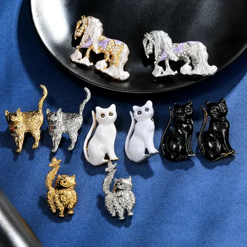 Vintage Alloy Rhinestone Enamel Animal Brooch Pin Personalized Cat Horse Dog Shape Decorative Badge Jewelry For Unisex Women Men
