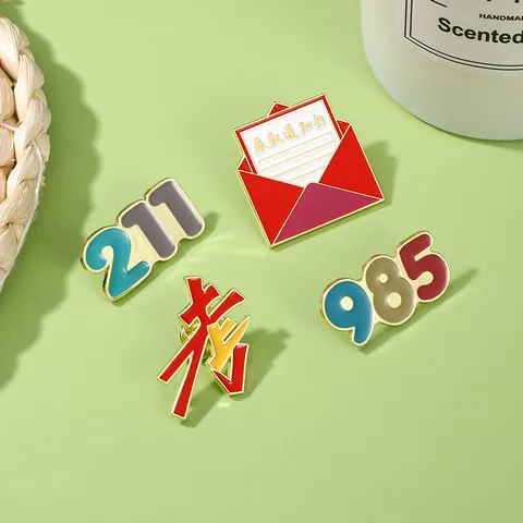 Spilla in Smalto per Successo Esami Studenti Medaglia in Lega Avviso di Ammissione 985 211 Badge per Regalo di Laurea Zaino Decorazione