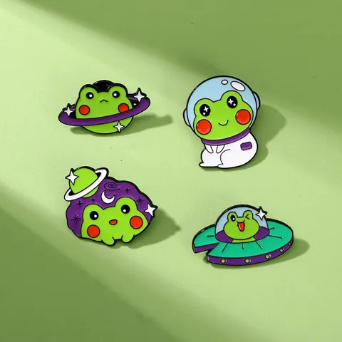 Pins de Esmalte de Rana Espacial Diseños de Ovnis Astronautas Planetas Estrellas Broche de Aleación Insignias para Mochilas Ropa Accesorios