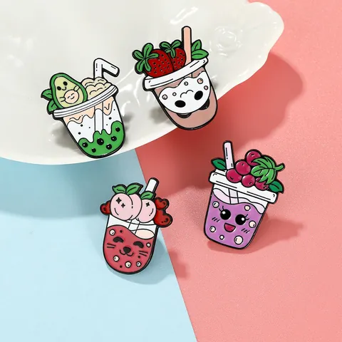 Lindo Broche de Esmalte con Diseño de Taza de Té de Leche con Frutas Aleación Melocotón Aguacate Fresa Uva Distintivo