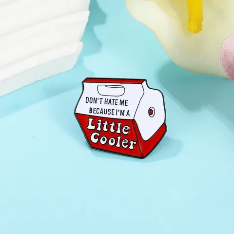 Lustige Legierung Emaille Brosche Don't Hate Me Because I'm A Little Cooler Slogan Rot Weiß Kühlbox Badge Schmuck Zubehör