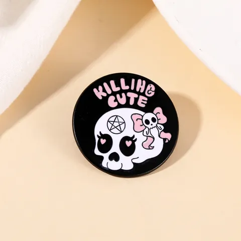 Spilla in Smalto Teschio Killing Cute Cartone Animato Giapponese Distintivo Lega Spilla Rotonda Occhi a Cuore Stella Fiocco Rosa