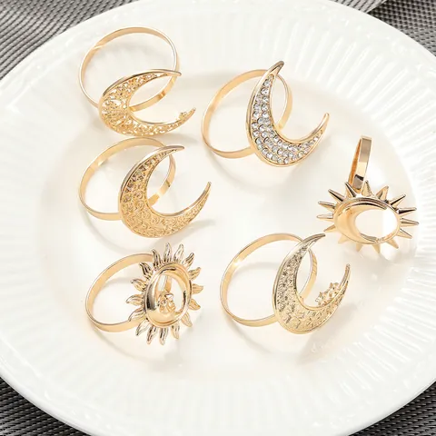 European Gold Metal Napkin Rings Sun Moon Star Hollow Out Rhinestone Napkin Buckle For Holiday Party Table Decoration Home