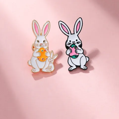 Pin de Esmalte de Conejo de Dibujos Animados para Mujeres y Hombres Broche de Huevo de Pascua Estilo Alice Reloj de Bolsillo Joyería