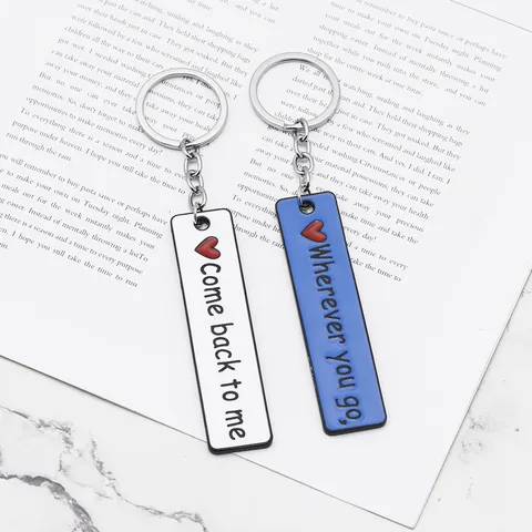 Set di Portachiavi per Coppia in Lega Slogan Wherever You Go Come Back To Me Pendente a Cuore Portachiavi in Metallo Regalo