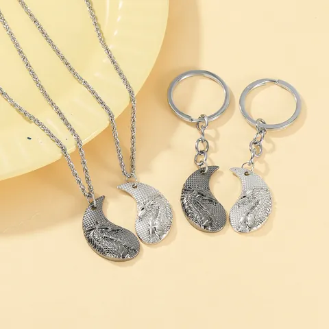 Vintage Alloy Dragon Puzzle Pendant Necklace And Keychain Set Mythical Splice Design Splitting Dragon Embossed Jewelry For Couples Friends Gift