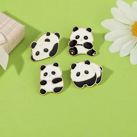 Épinglette Émail Panda Dessin Animé Mignon Badge Animal Alliage Bordure Dorée Noir Blanc pour Décoration Vêtements Sac à Dos