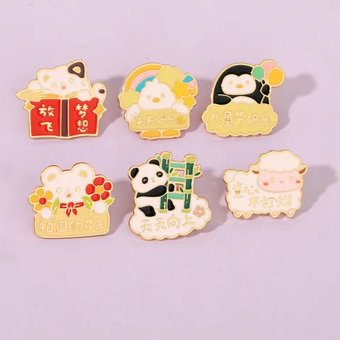 Collezione Spille in Smalto Animali Cartoni Animati Lega Gatto Panda Pinguino Per Bambini Regalo Giorno dei Bambini Borsa
