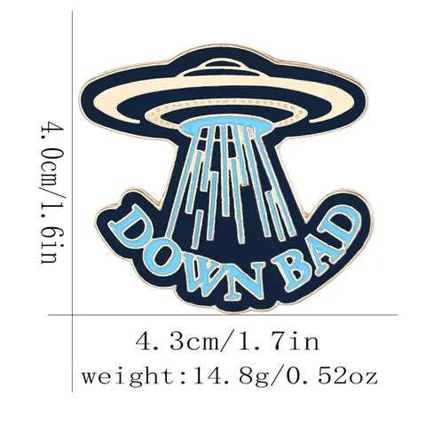 Spilla in Smalto Creativa a Forma di UFO Navicella Spaziale Distintivo in Lega con Scritta Down Bad per Zaino Abbigliamento Gioielli Sci-Fi