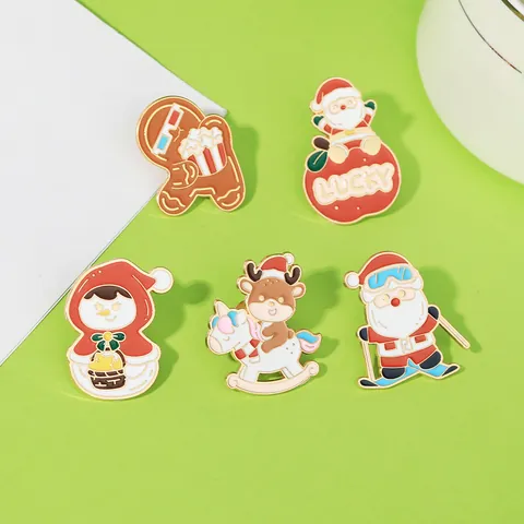 Noël Cartoon Émail Broche Mignon Père Noël Bonhomme en Pain d'Épices Licorne Alliage Badge Épinglette Fête de Vacances Bijoux Cadeau