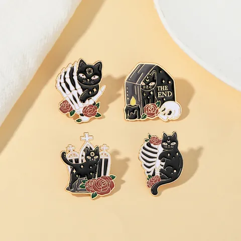 Pines de Esmalte de Gato Negro Gótico Halloween Esqueleto Ataúd Rosa Punk Broche de Metal Insignia Accesorios Para Ropa Bolso