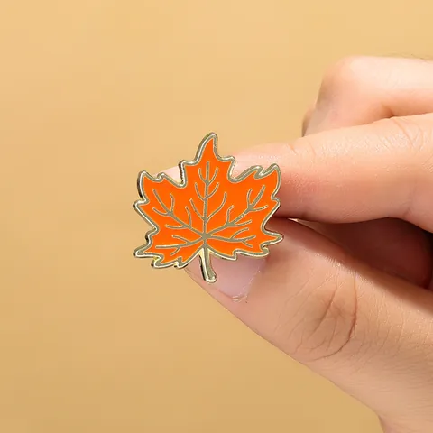 Vintage Orange Maple Leaf Enamel Brooch Zinc Alloy Gold Plated Autumn Plant Badge Pin For Clothes Bags Decoration Unisex Jewelry