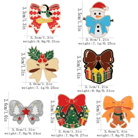 Spilla di Natale in Smalto Lega Cartone Animato Pupazzo di Neve Omino di Pan di Zenzero Pinguino Ghirlanda Agrifoglio Fiocco Distintivo per Festa Gioielli