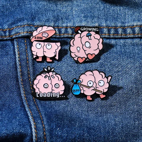 Lustige Cartoon Gehirn Emaille Brosche Pins Loading Growing Bye A Little Skurrile Rosa Legierung Abzeichen Für Rucksack Kleidung