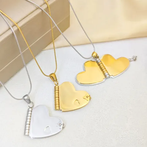 Stainless Steel Heart Locket Necklace For Women Openable Book Shape Pendant Snake Bone Chain Personalized Commuter Jewelry
