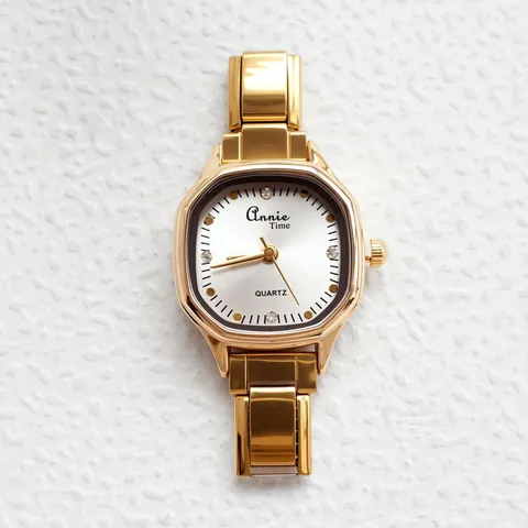 Vrouwen Vintage Tonneau Quartz Horloge Luxe Verguld Roestvrij Stalen Band Sunray Wijzerplaat Strass Markeringen Elegante Dames Sieraden