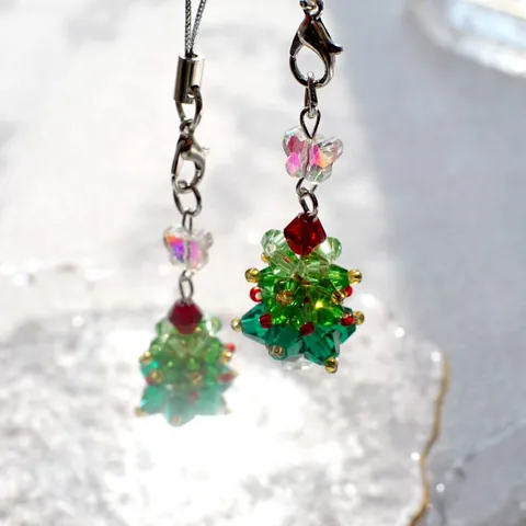 Ciondolo per Cellulare Albero di Natale Fatto a Mano in Perline di Vetro Cinturino Anti-Smarrimento Portachiavi Donna