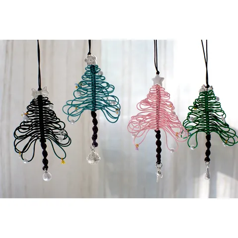 Pendentif Sapin de Noël en Macramé Tissé à la Main Avec Breloque en Métal et Perles d'Imitation pour Décoration de Fête Ornement Suspendu Cadeau