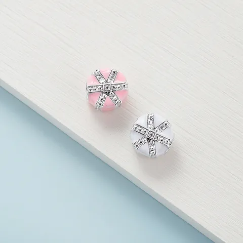 Élégants Breloques en Boîte Cadeau en Alliage Émaillé Incrustés de Strass pour Fabrication de Bracelets Colliers DIY Mode Rose Blanc Perles de Bijoux pour Femmes