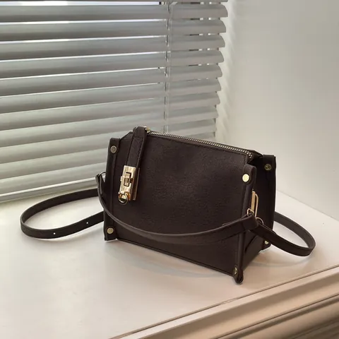 Borsa a Tracolla da Donna in Pelle PU Piccola Borsa Squadrata Con Chiusura a Girello Dorata E Rivetti Borsa a Mano Spalla Pendolare Alla Moda