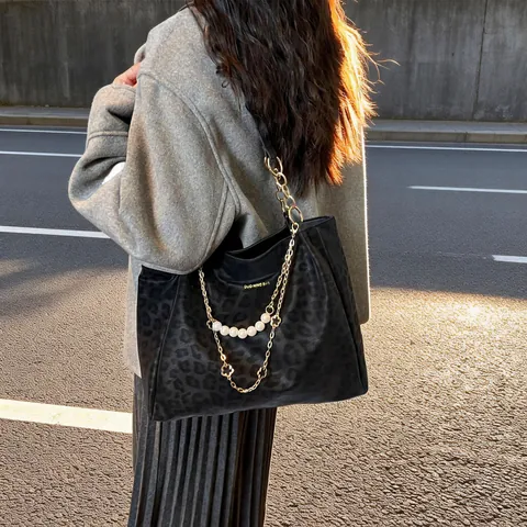 Borsa Tote Grande da Donna con Stampa Leopardata Vintage in Pelle PU Scamosciata Sintetica Catena Oro Perla Artificial Decoro Spalla