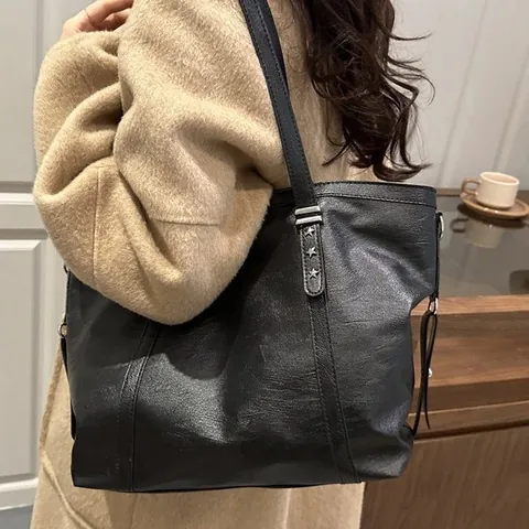 Borsa Tote da Donna a Grande Capacità in Pelle PU Grana Litchi Rivetti a Stella Borsa a Tracolla Moda Casual Pendolare Ufficio