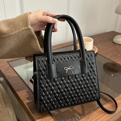 Borsa a Mano da Donna in Pelle PU Trapuntata Con Decorazione a Fiocco Dorato Motivo a Rombi Tracolla Piccola Tote