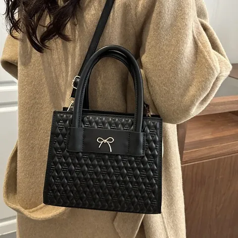 Borsa a Mano da Donna in Pelle PU Trapuntata Con Decorazione a Fiocco Dorato Motivo a Rombi Tracolla Piccola Tote