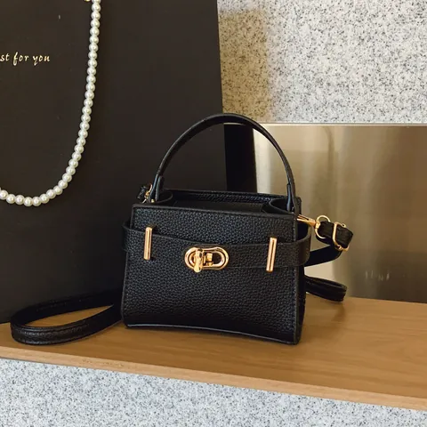 Dames Gekorreld Synthetisch Leer Mini Vierkante Tas Gouden Slot Handvat Schouder Crossbody Tas Met Verstelbare Band