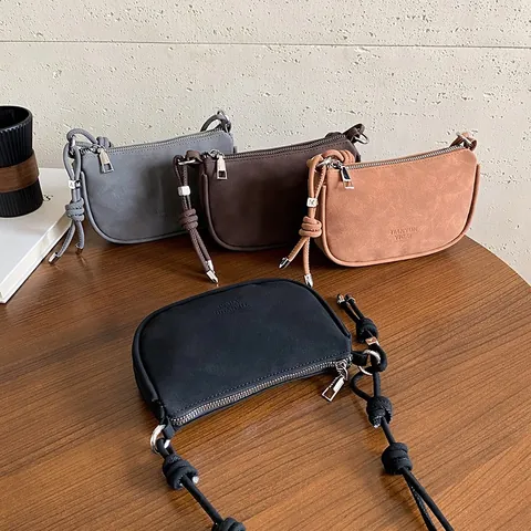 Bolso de Axila de PU Esmerilado de Estética Retro para Mujer Bolso de Hombro de Media Luna Mini Simple Color Sólido Moda Diaria