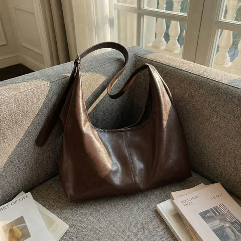 Vintage PU Leather Large Capacity Hobo Shoulder Bag For Women Wide Strap Crossbody Bag Set With Small Zipper Pouch