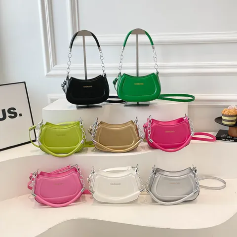 Damen PU Leder Halbmond Schultertasche Mit Metallkette Riemen Einfarbig Achsel Umhängetasche Mode Handtasche Schmuck