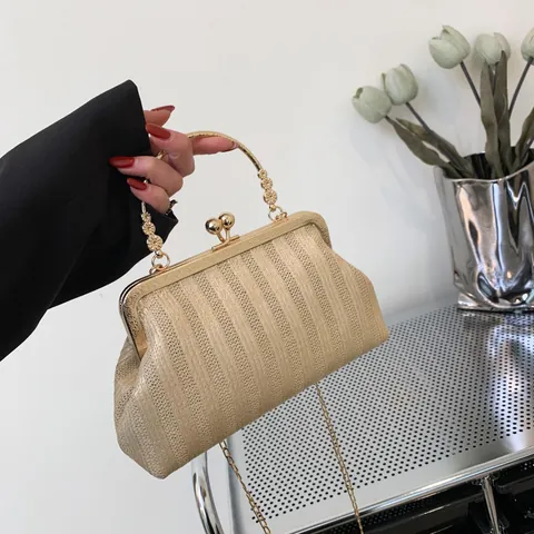Borsa a Tracolla a Conchiglia Intrecciata Vintage da Donna con Tracolla in Catena di Metallo Borsa in Paglia Stile Francese