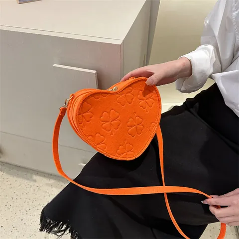 Trendy Heart Shaped Felt Crossbody Bag For Women Clover Embossed Fashion Small Shoulder Bag Heart Purse Gift Multiple Colors